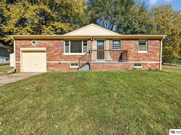 4604 Saratoga St, Omaha, NE 68104