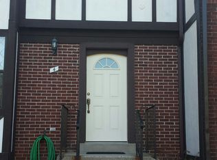 4 Lyndhurst Ct, Sterling, VA 20165