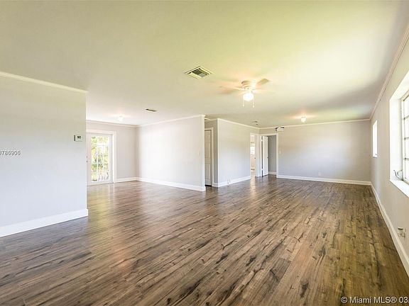 5th image of 425 SE 3rd Pl #0