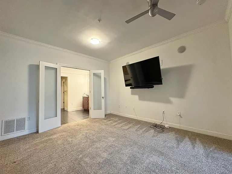 2929A McGee Trafficway #200A — Photo 18