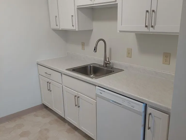 Rose Mall Apartments — Photo 57