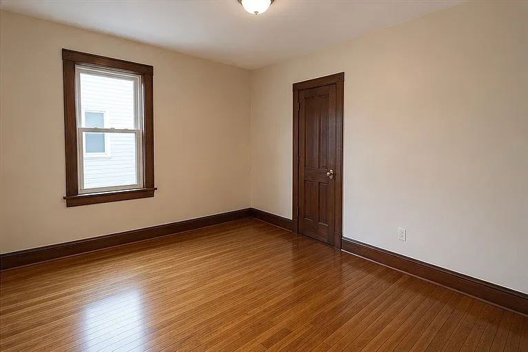 4 bed, 1.5 bath, 1400 sqft, $4,300 — Photo 3