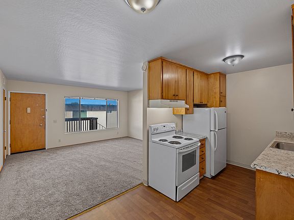 2nd image of 724 Casanova Ave #1B-1Ba-550Sqft