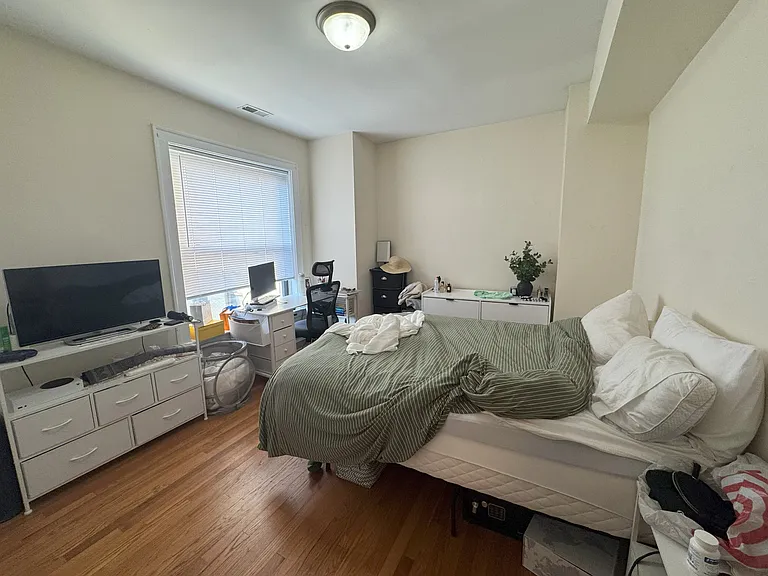 2833 N Cambridge Ave — Photo 5