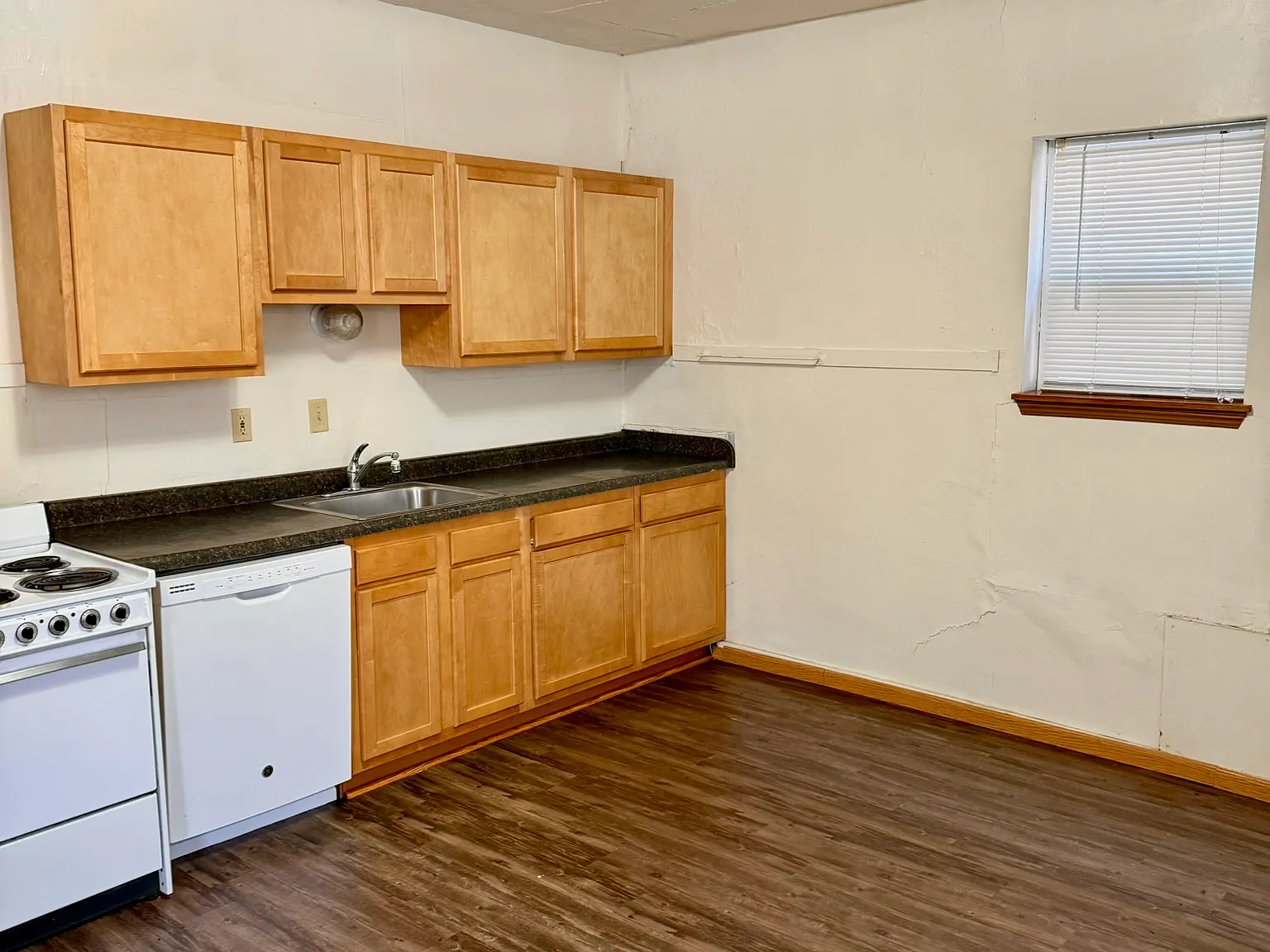 Studio, $907 — Photo 2