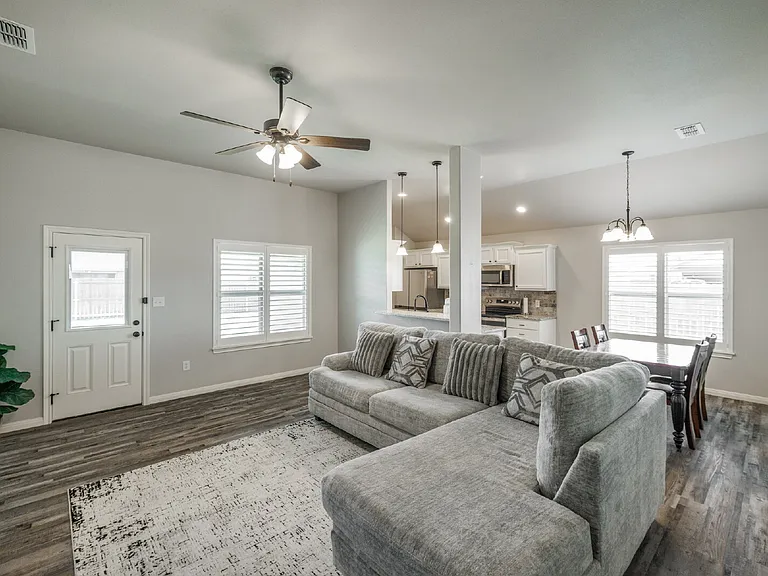 1839 Sweetwater Ln — Photo 1