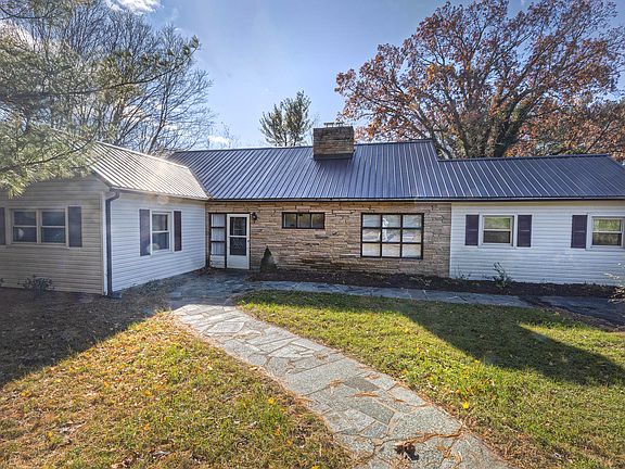 3rd image of 3331 Barnhill Ln SW