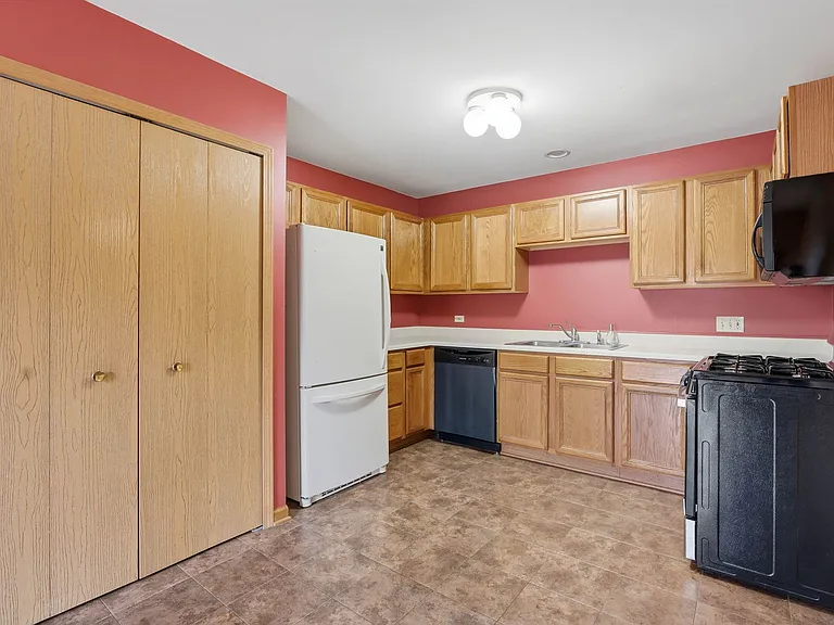 490 Westwood Ct #D — Photo 3
