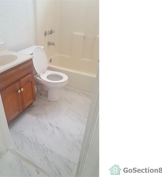 2nd image of 331 W 49th St #3/4