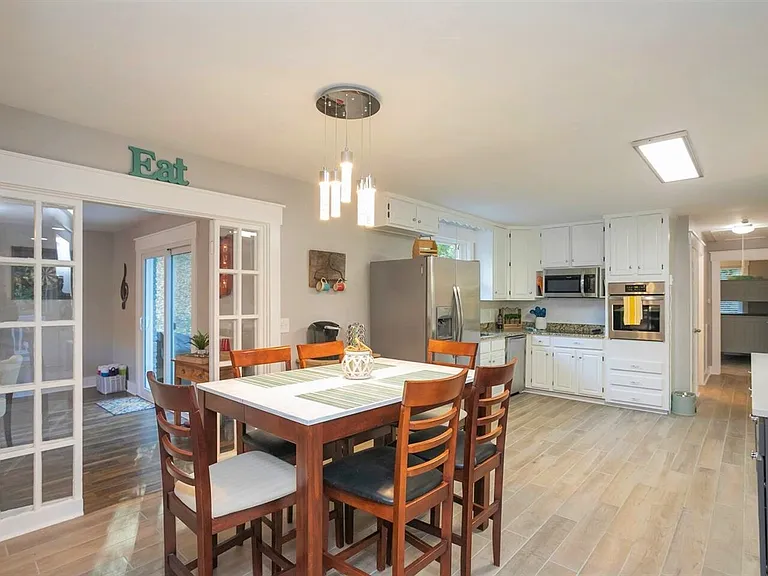 284 Ivywood Dr — Photo 2