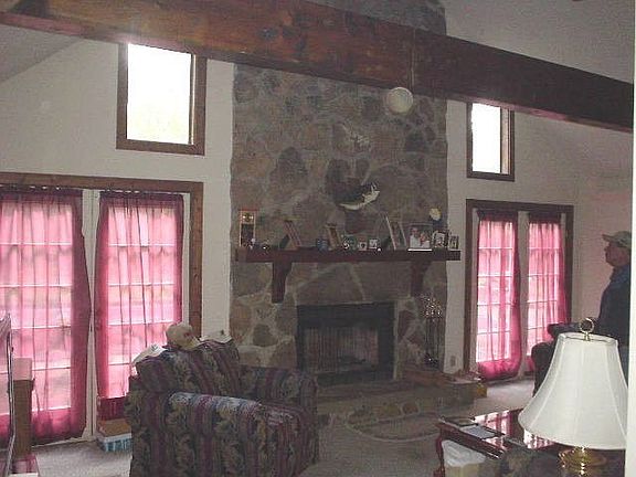Frag stone to ceiling in living room