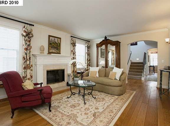 2nd image of 942 Glen Dr
