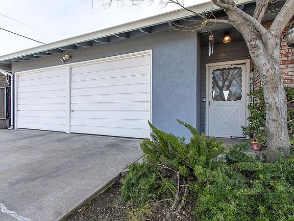 3rd image of 670 La Siesta Ct