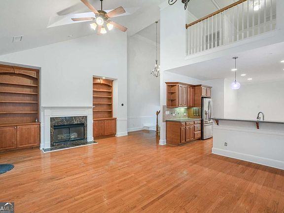 3rd image of 3405 Regent Pl SW