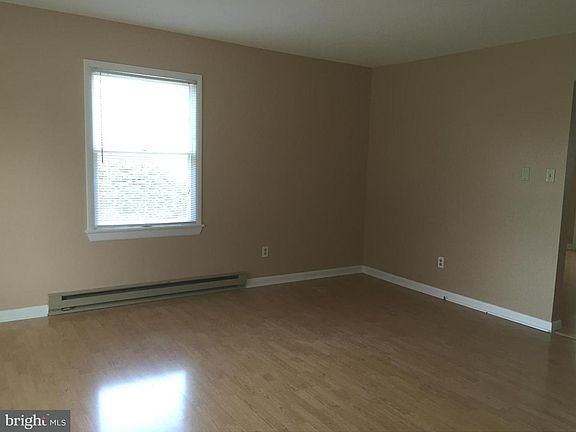 4th image of 247 Hamilton Ave #14A