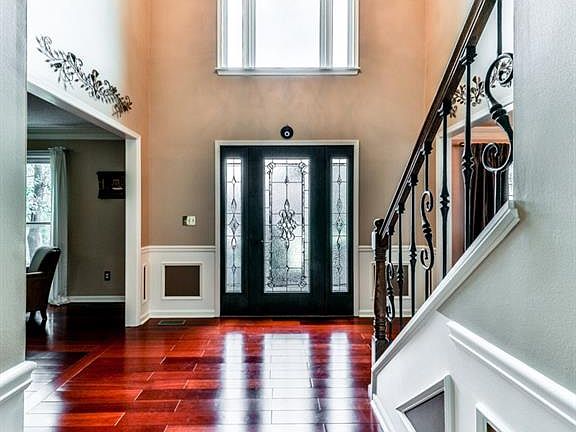 3rd image of 4506 Ashmore Cir NE
