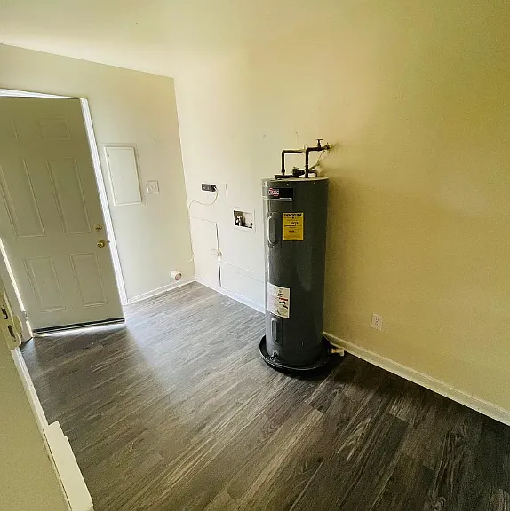 8806 Leafycreek Dr — Photo 10