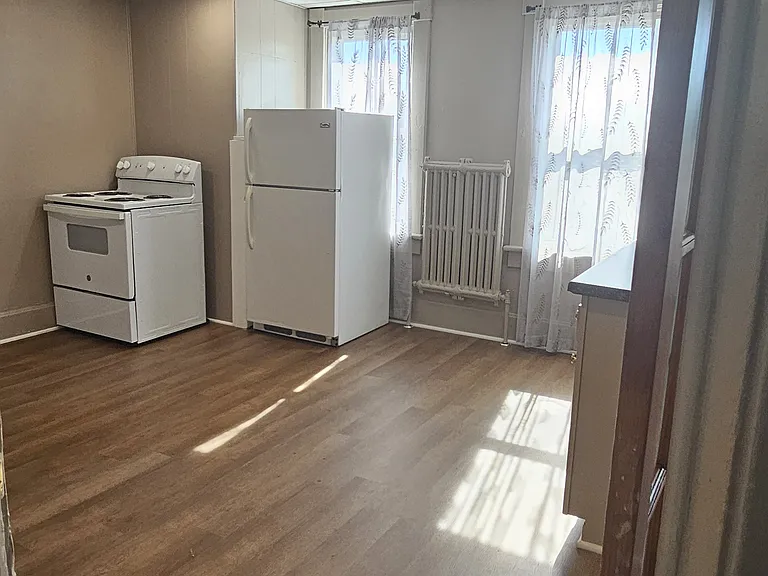 717 Cambria St — Photo 2