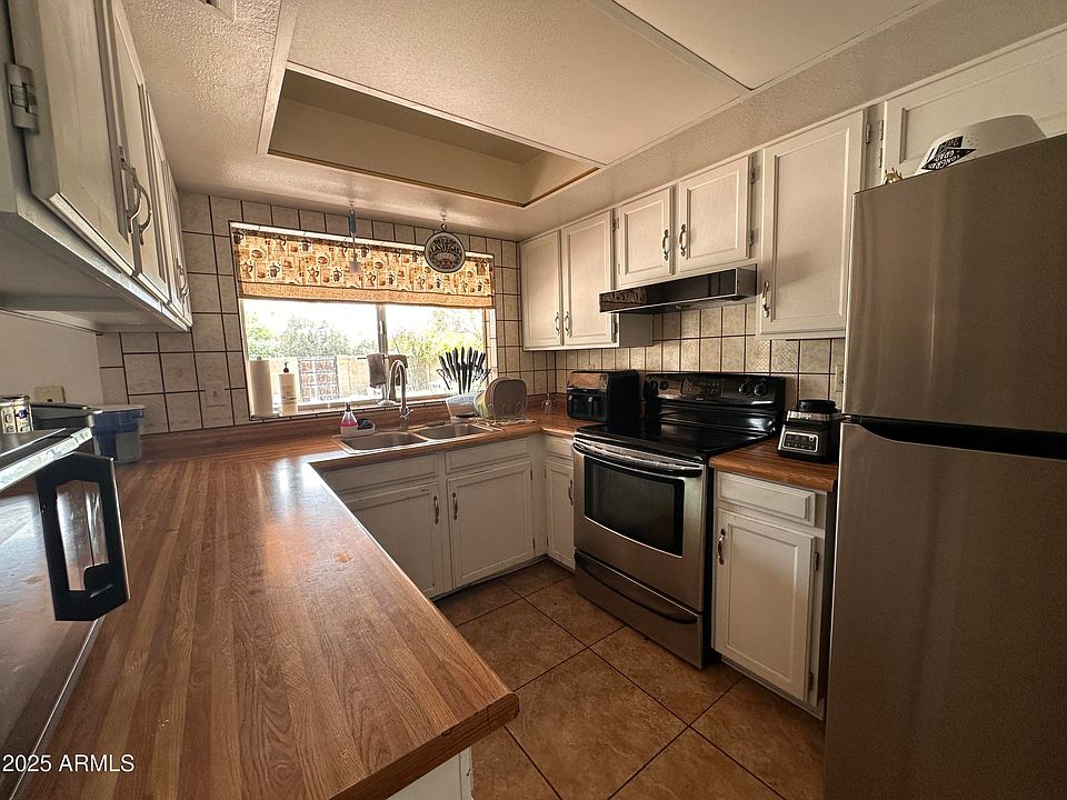 2nd image of 2209 W LOS ARBOLES Place