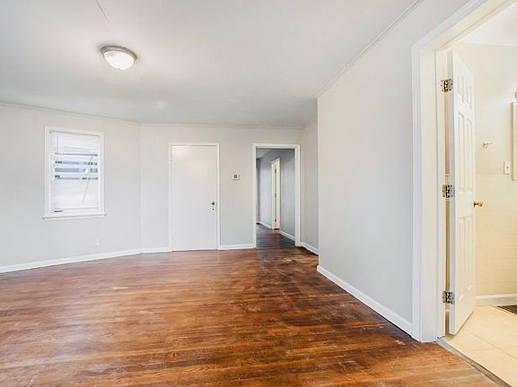 2nd image of 1747 E Oak St #2