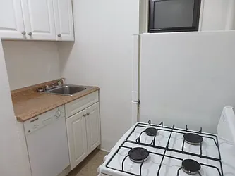 Rented by R New York
