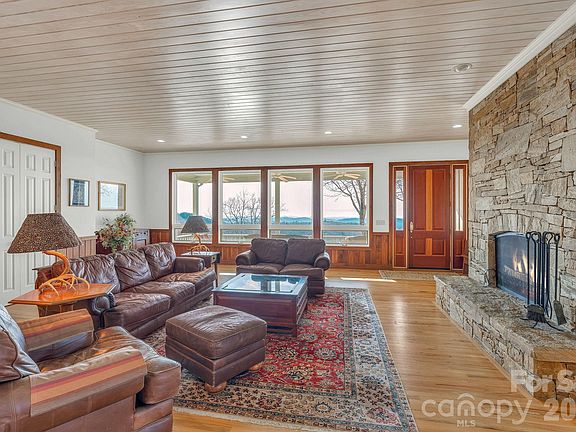 3rd image of 933 Thunder Ridge Ln #4 & 2