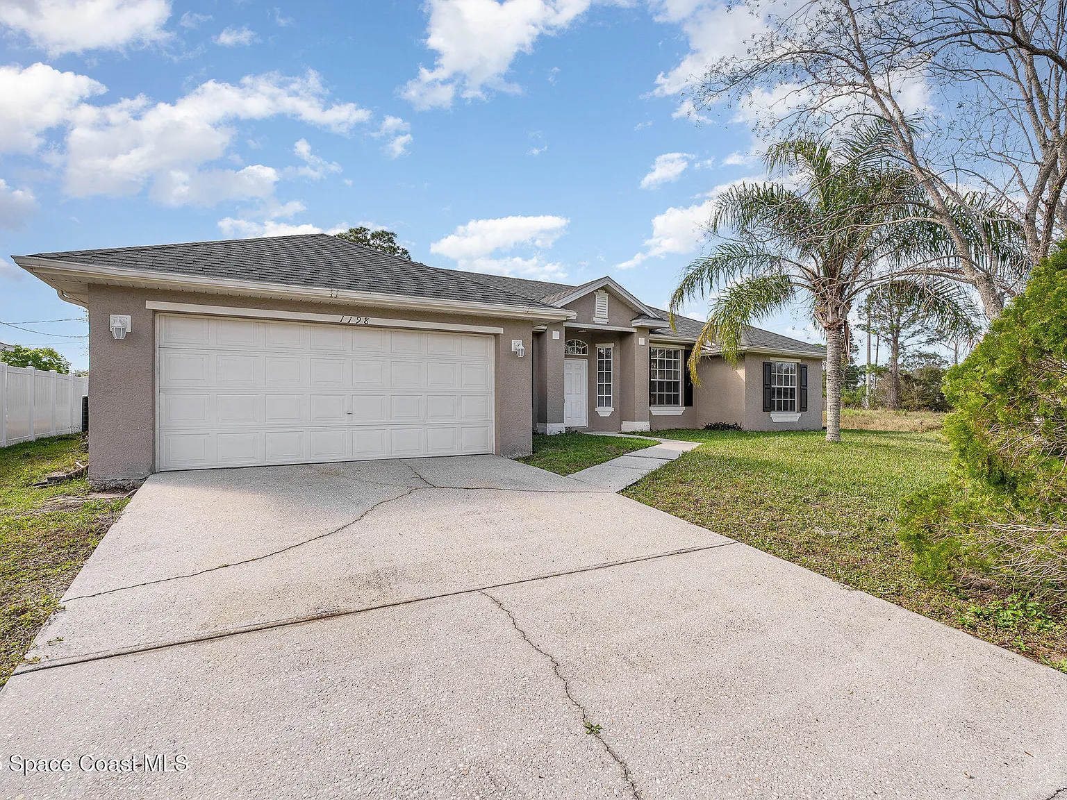 4 bed, 3.0 bath, 2159 sqft, $2,300 — Photo 3