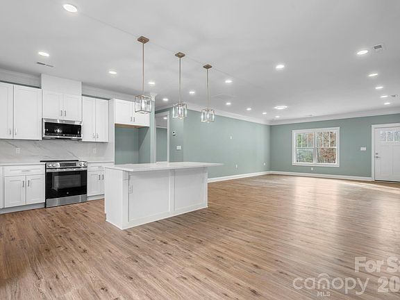 5th image of 138 Cascades Dr