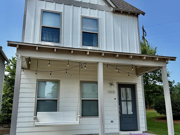 100 A — Photo 2