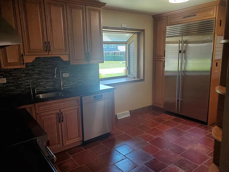 427 Justine Ave — Photo 10