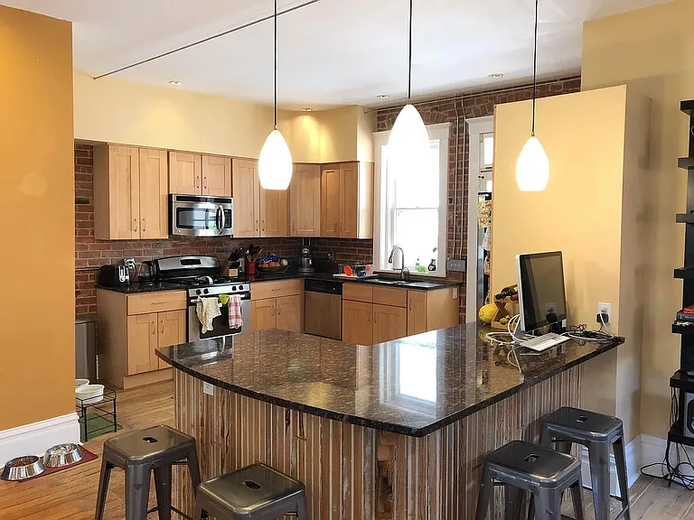 1421 Mapleton Ave — Photo 6