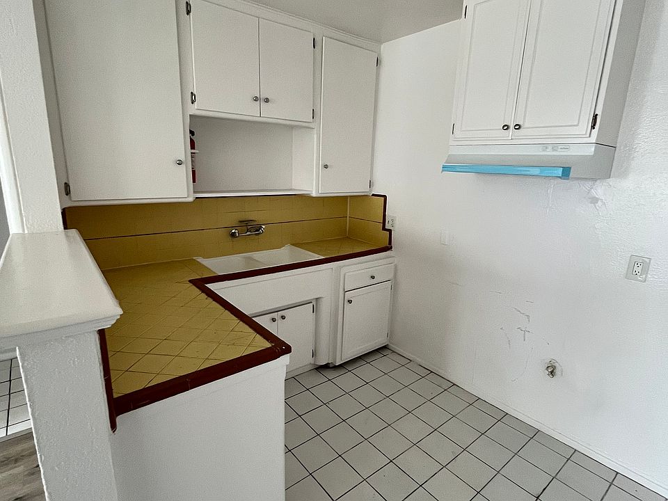 2nd image of 7014 S Western Ave APT 1
