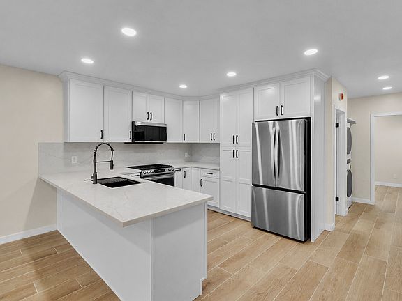 3rd image of 1615 W 39th Pl