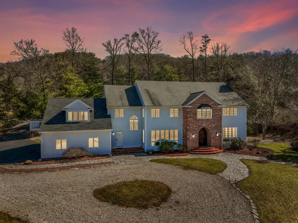 56 Breezy Knolls, Avon, CT 06001