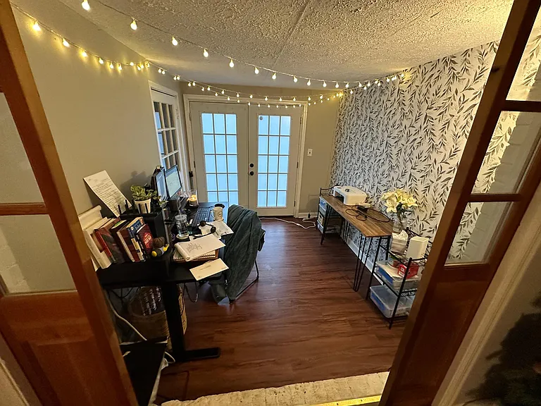 137 Holmes Cir — Photo 4