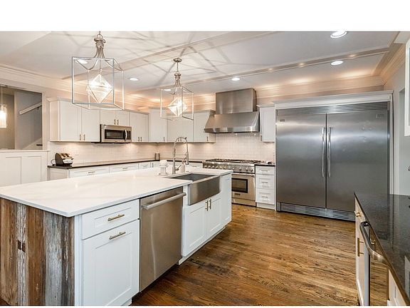 4th image of 612 W 59th St