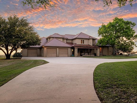 3rd image of 701 W Walcott St