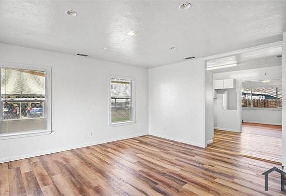 2nd image of 1130 Pioneer Ave