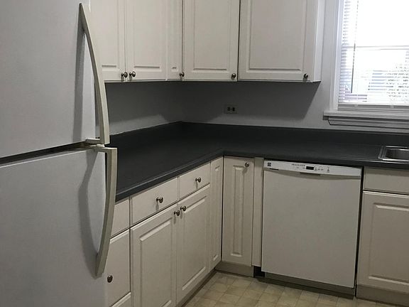 4th image of 52 Sherwood Ave Floor 1