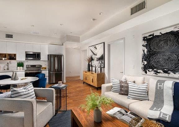 4th image of 269 S Mariposa Ave #4319336