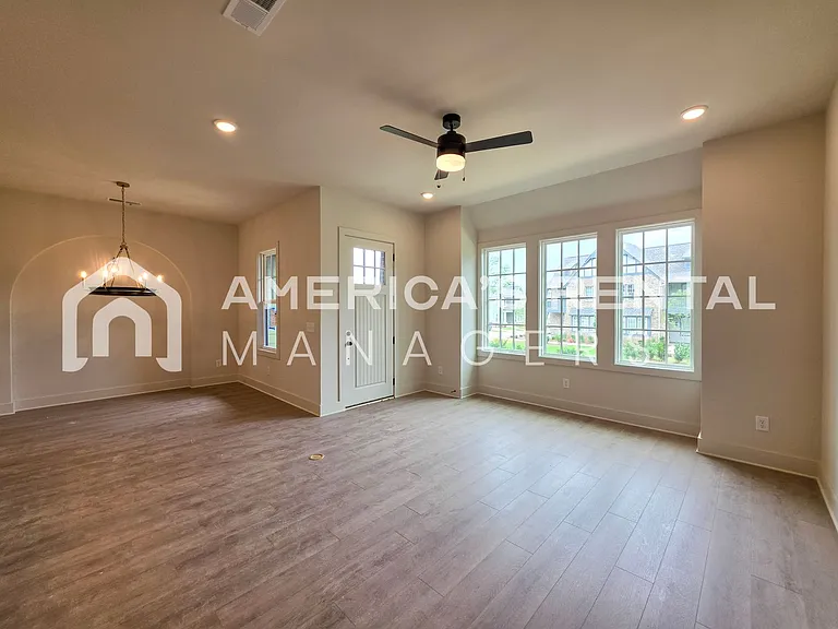 4422 Foxcote Ln — Photo 23