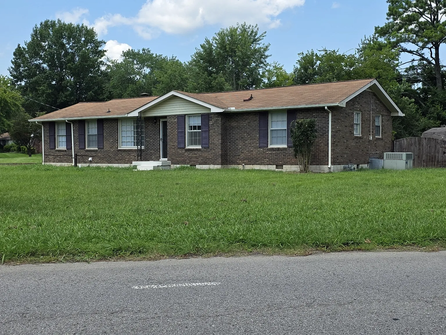 100 Southburn Drive B - B — Photo 3