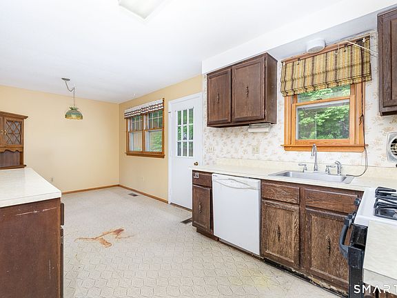 5th image of 131 Limestone Drive