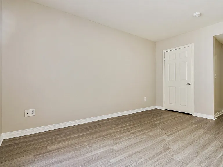 821 Wilcox Ave — Photo 10