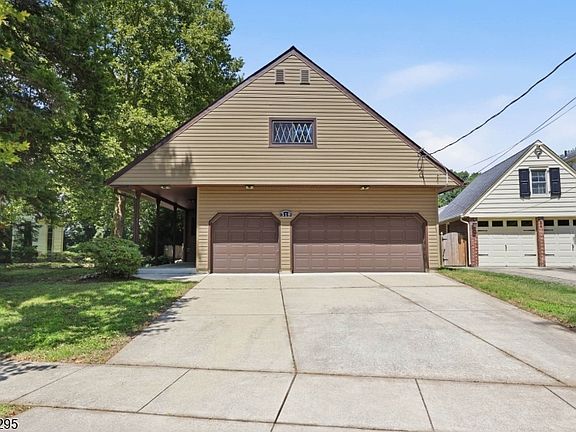 2nd image of 319 Oaklawn Ave