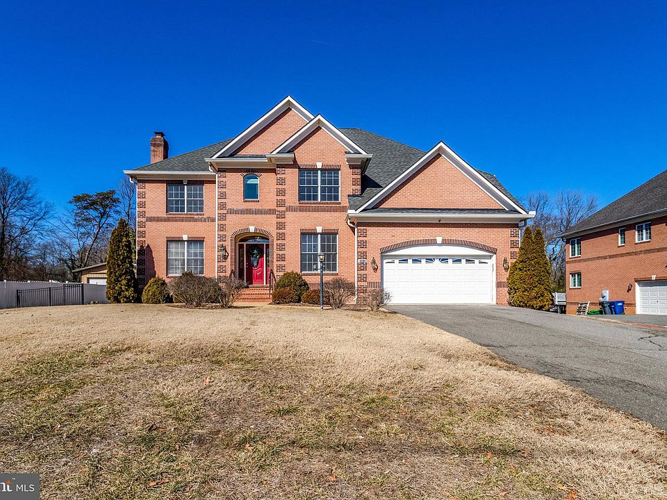 1st image of 2412 Sherwood Hall Ln