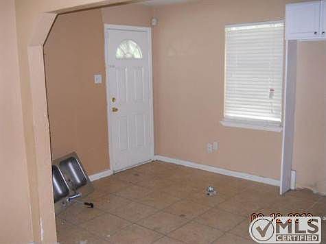 4th image of 711 E Linda Dr