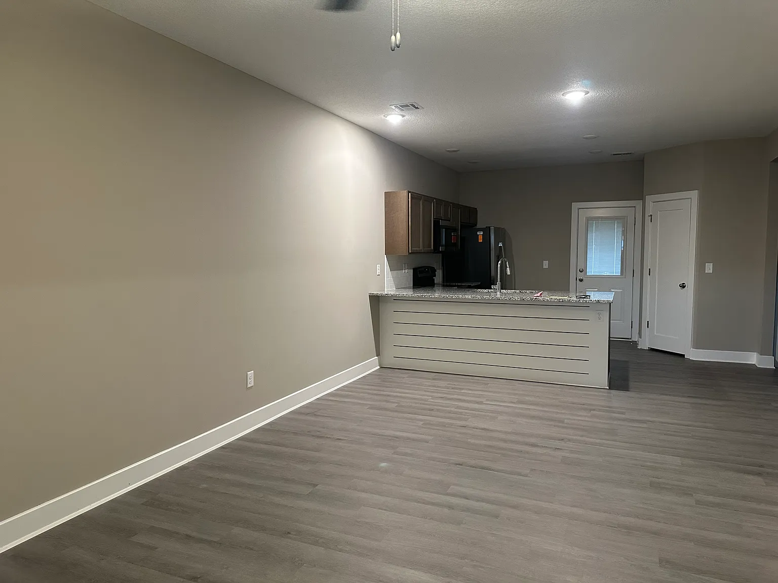 3 bed, 1220 sqft, $1,595 — Photo 2