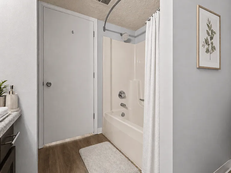 Fairfax Apartments - Lansing, MI — Photo 13