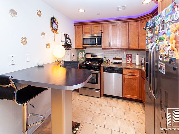 3rd image of 3165 Emmons Ave #E2